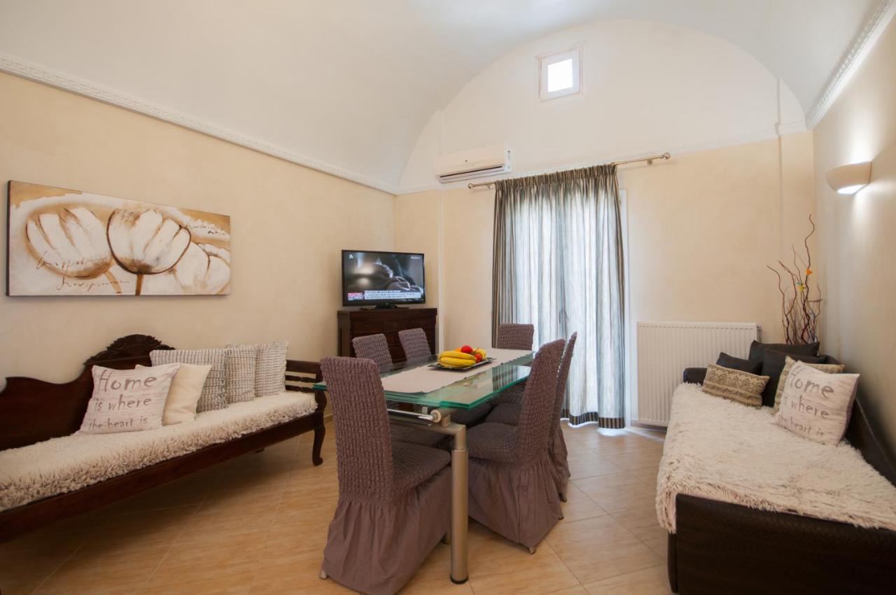 Veldi Art - Kamari Beach Apartment Fira  Exterior photo